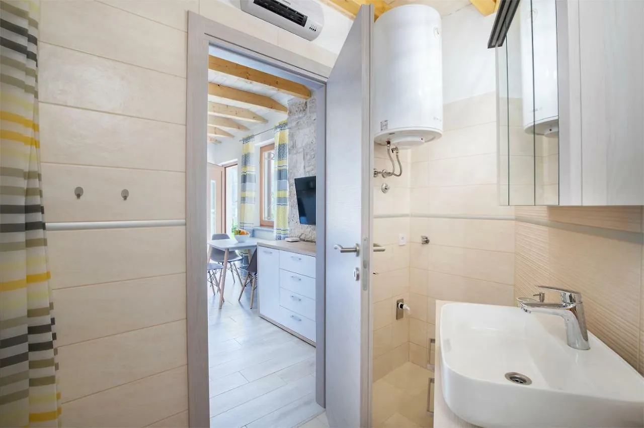Apartments Leonardo&Mak Pula 0*,