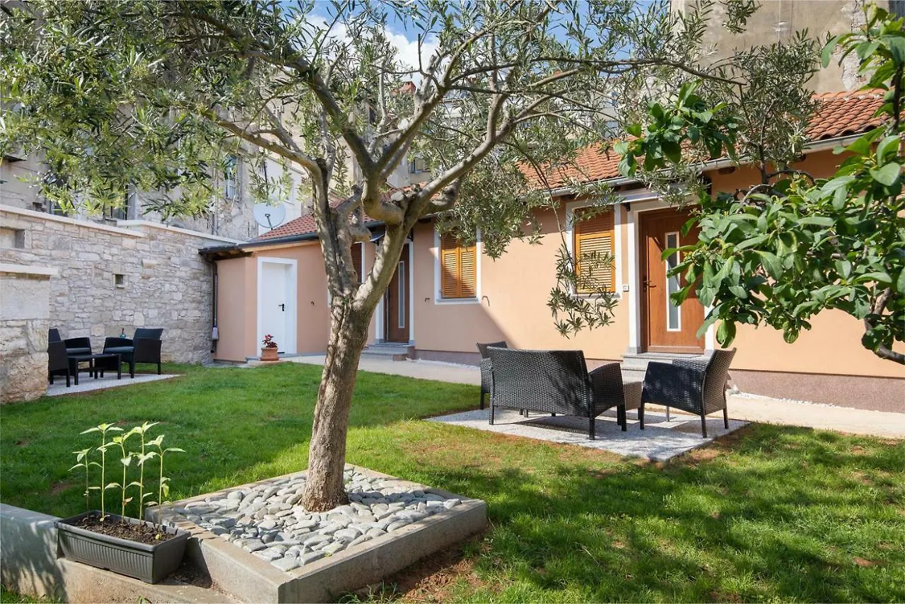 Apartments Leonardo&Mak Pula 0*,  Croatia